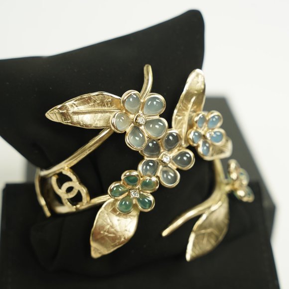 Authentic CHANEL Cuff Paris Greece Collection Gold Jewelery Bracelet CC logo - Picture 8 of 12